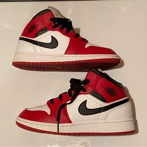 Air Jordan 1 Mid 'Chicago'